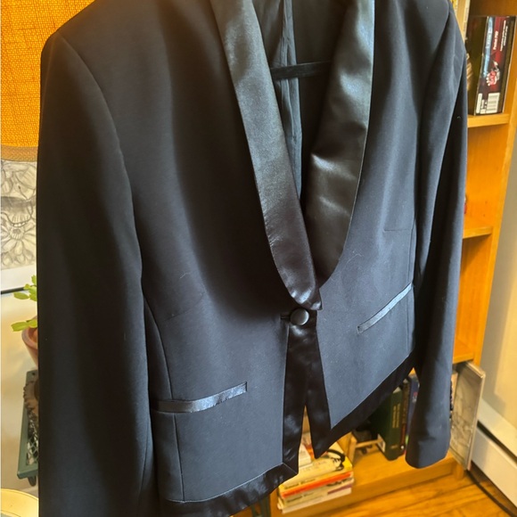 Alain Manoukian Black Tailored Blazer with Classic satin Lapels, size 8/40. - Picture 5 of 14